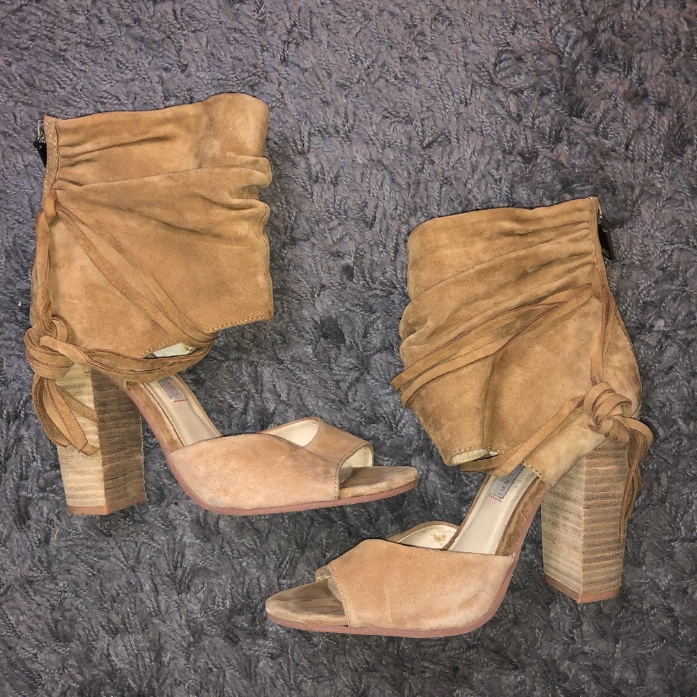 Women’s Chinese Laundry Kristen Cavallari Tan Heel